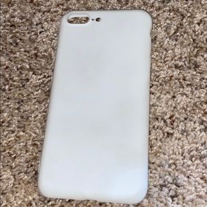 I’m selling a iPhone 8 Plus case!